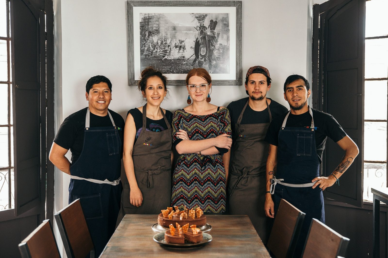 Właścicielka Cafe La Ruina i Raj z ekipą, mat. promocyjne