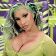 Cardi B, kadr z teledysku do "WAP"