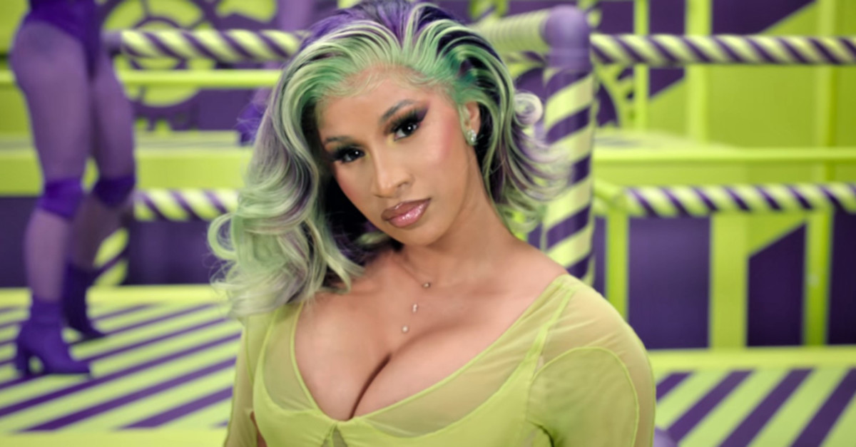 Cardi B, kadr z teledysku do "WAP"