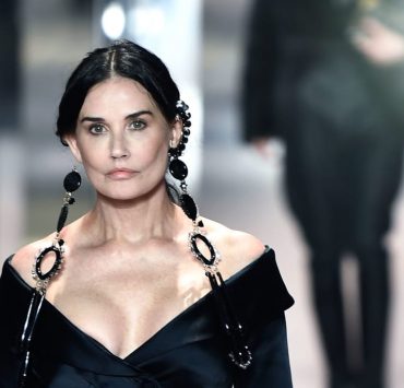 Demi Moore na pokazie Fendi, fot. Stephane de Sakutin/AFP/Getty Images